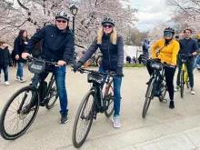people-on-bikes-in-central-park