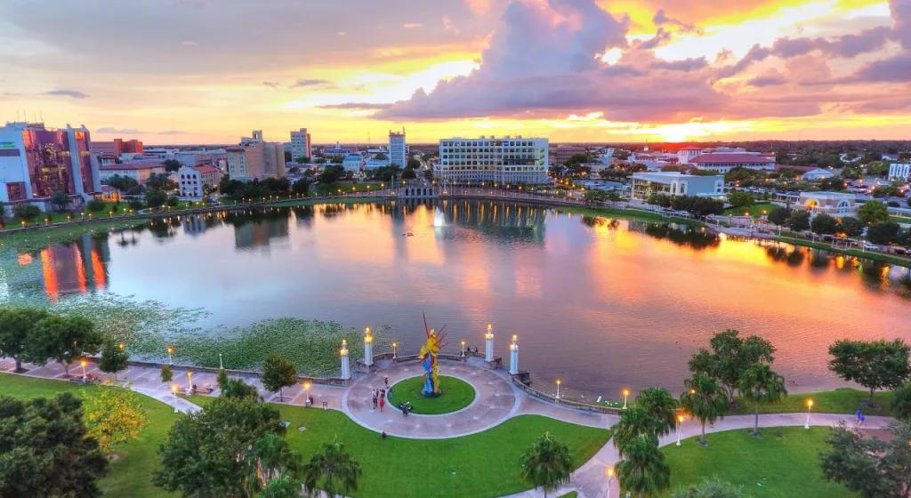 Beautiful sunset over a town with a large lake in the middle 