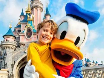 Guests with Donald Duck at Disneyland Paris