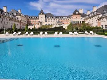 Dream Castle Hotel Paris outdoor pool