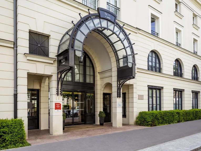 Aparthotel Adagio Serris Val d'Europe exterior entrance