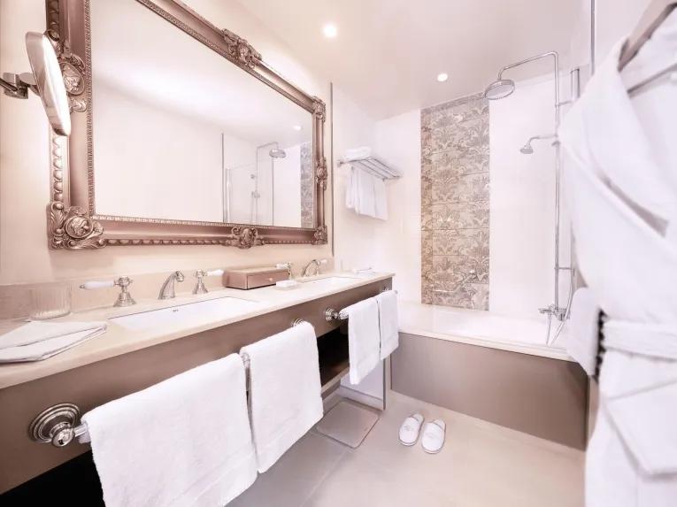 Standard bathroom at the Disneyland Hotel in Paris
