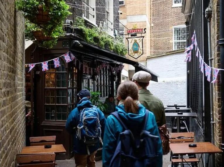 walking-through-london-streets