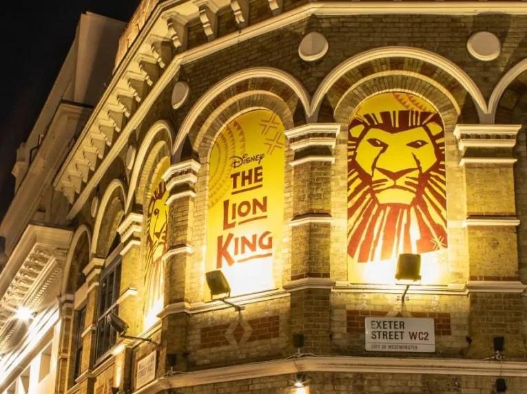 lyceum-theatre-outside