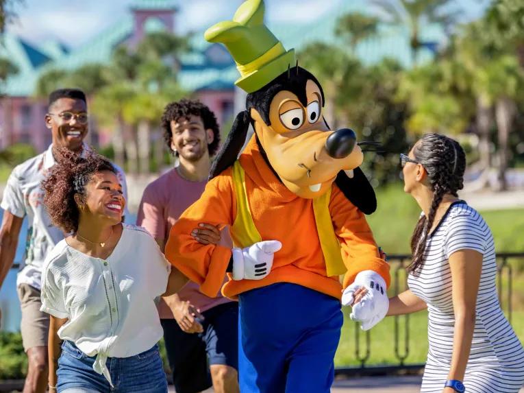 Guests with Goofy, Disney's Caribbean Beach Resort