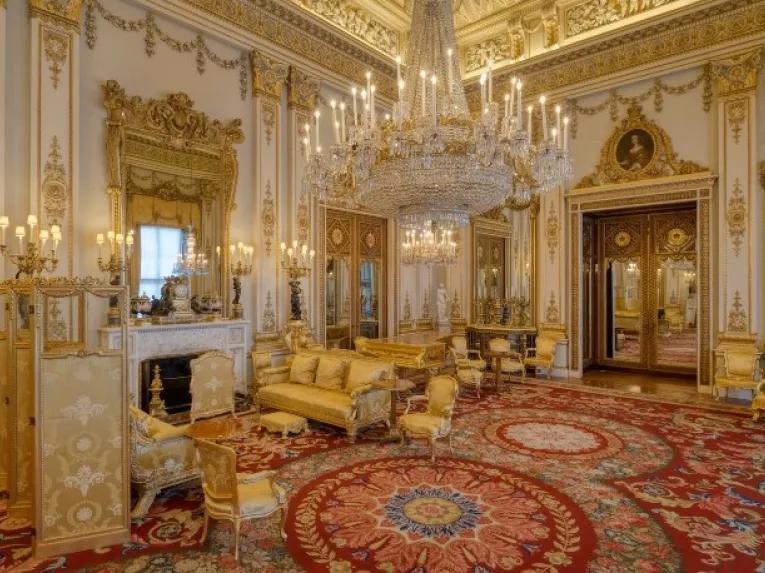 room-inside-buckingham-palace
