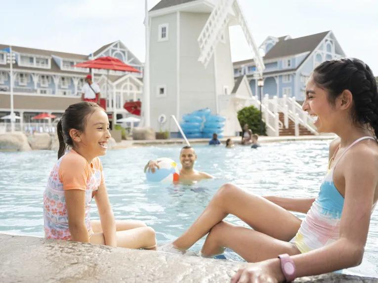 Yacht Club Pool