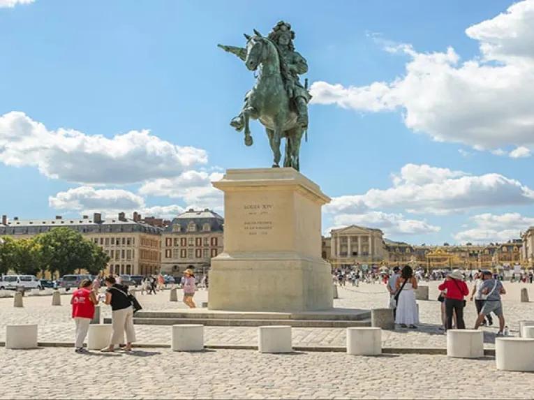 Statue outside Versailles