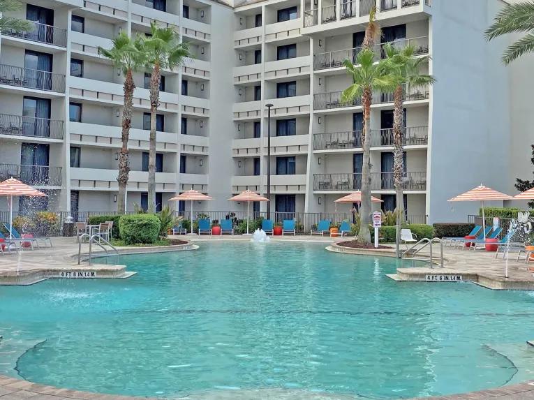 Beach-entry_pool