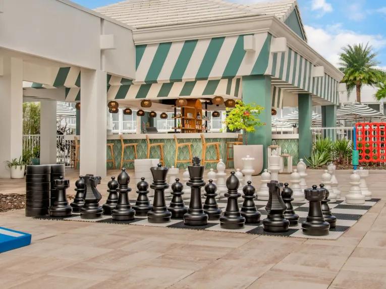 Giant-chess