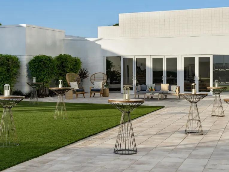 Outdoor-bar-area