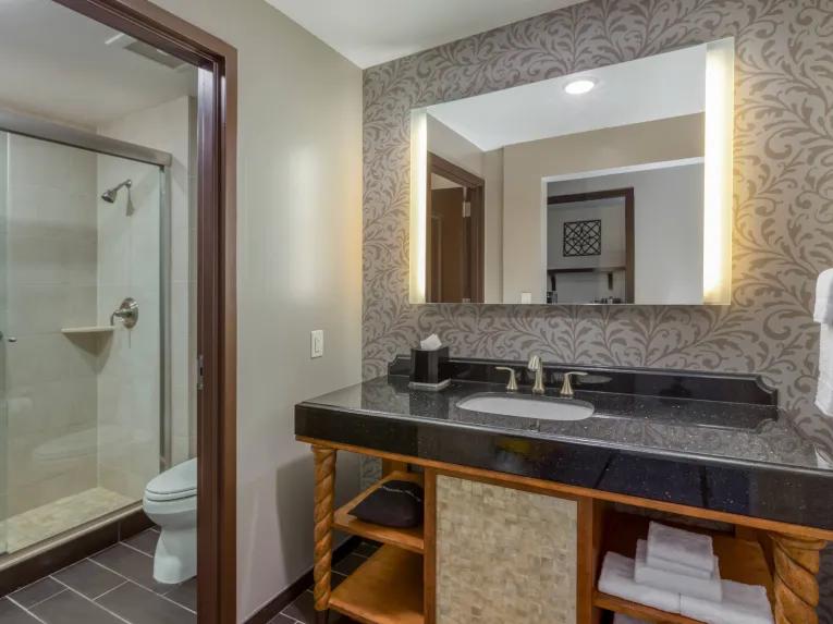 Guest bathroom, Wyndham Grand Orlando Resort Bonnet Creek